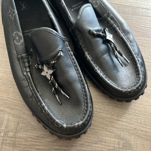 Louis Vuitton Men’s Monogram Driving Shoes in Black | US 11 - Picture 2 of 9